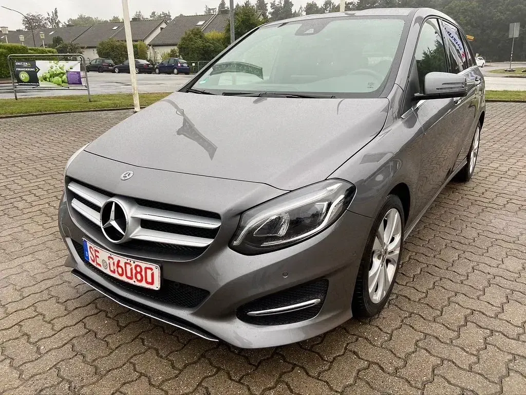 Gebraucht Mercedes B200 Edition 156 PS (114 kW) 2018 Grau Van / Kleinbus