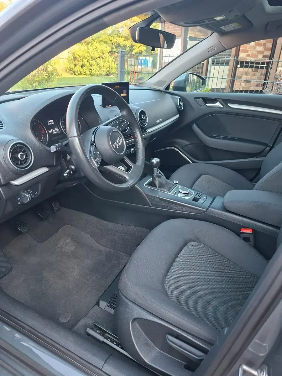 Gebraucht Audi A3 116 PS (85 kW) 2017 Grau Limousine