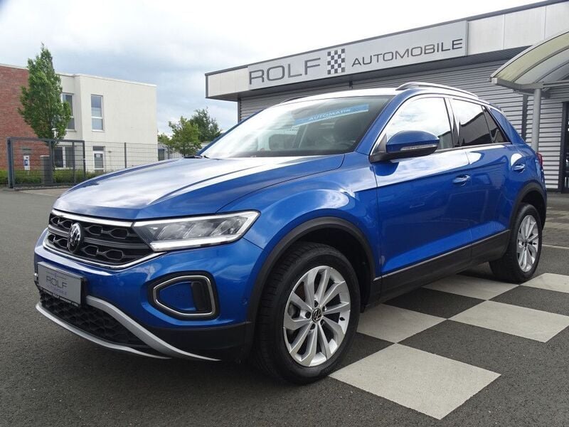 Ravennablau metallic Gebraucht 2023 VW T-Roc Life SUV | 26.980 € (Superpreis) - Bild 1/4