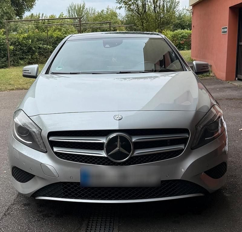 Silber Gebraucht 2013 Mercedes A180 Limousine | 8.500 € (Guter Preis) - Bild 1/4