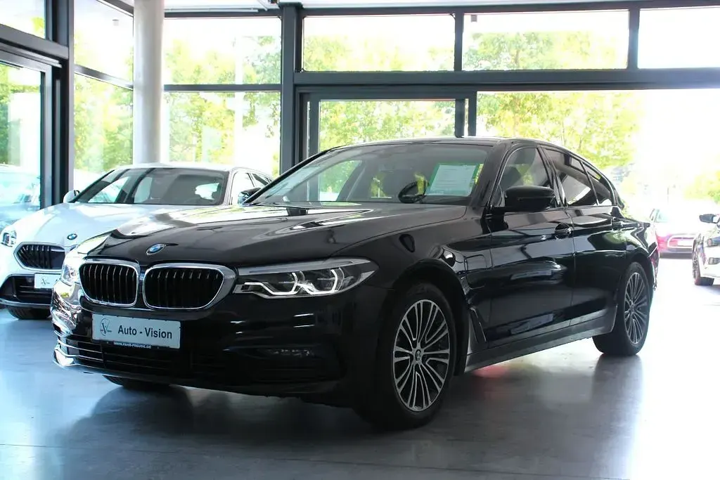 Gebraucht BMW 530e Sport Line 292 PS (214 kW) 2020 Schwarz Limousine