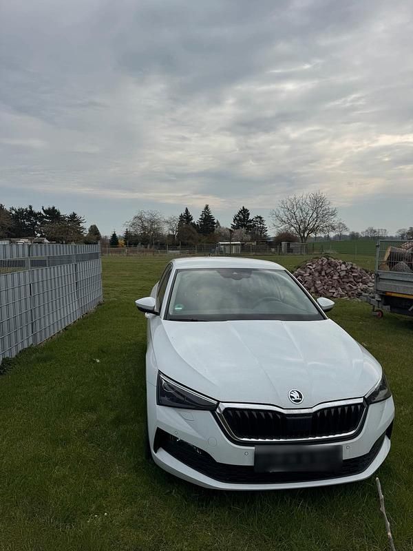Gebraucht Skoda Scala 110 PS (80 kW) 2022 Weiß Kleinwagen