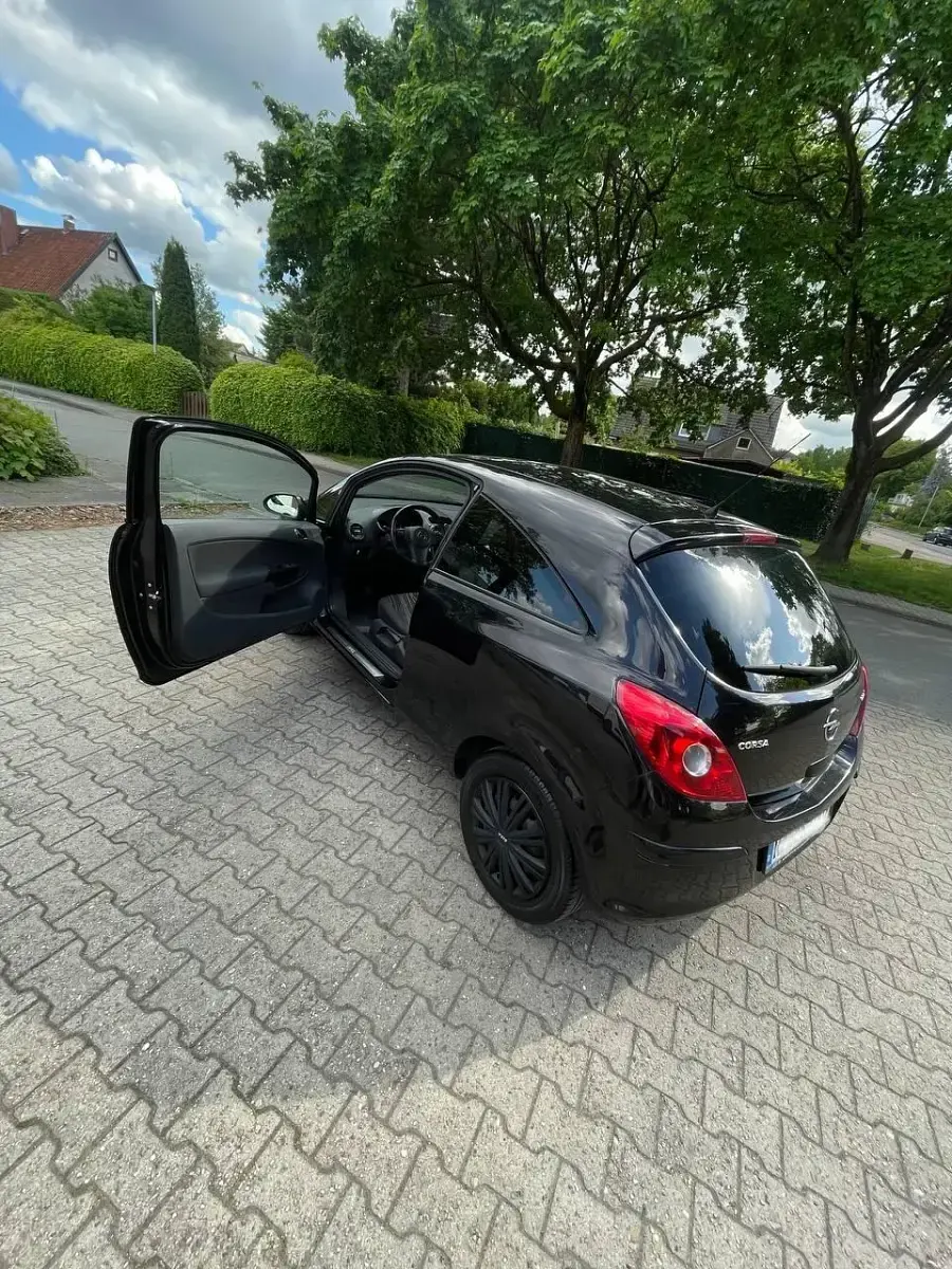 Używany Opel Corsa 70 KM (51 kW) 2010 Czarny Hatchback
