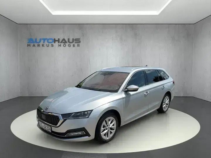 Brilliantsilber metallic Gebraucht 2022 Skoda Octavia Style Kombi | 24.980 € (Fairer Preis) - Bild 1/4