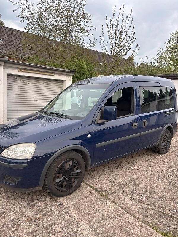 Używany Opel Combo 90 KM (66 kW) 2011 Niebieski Minivan