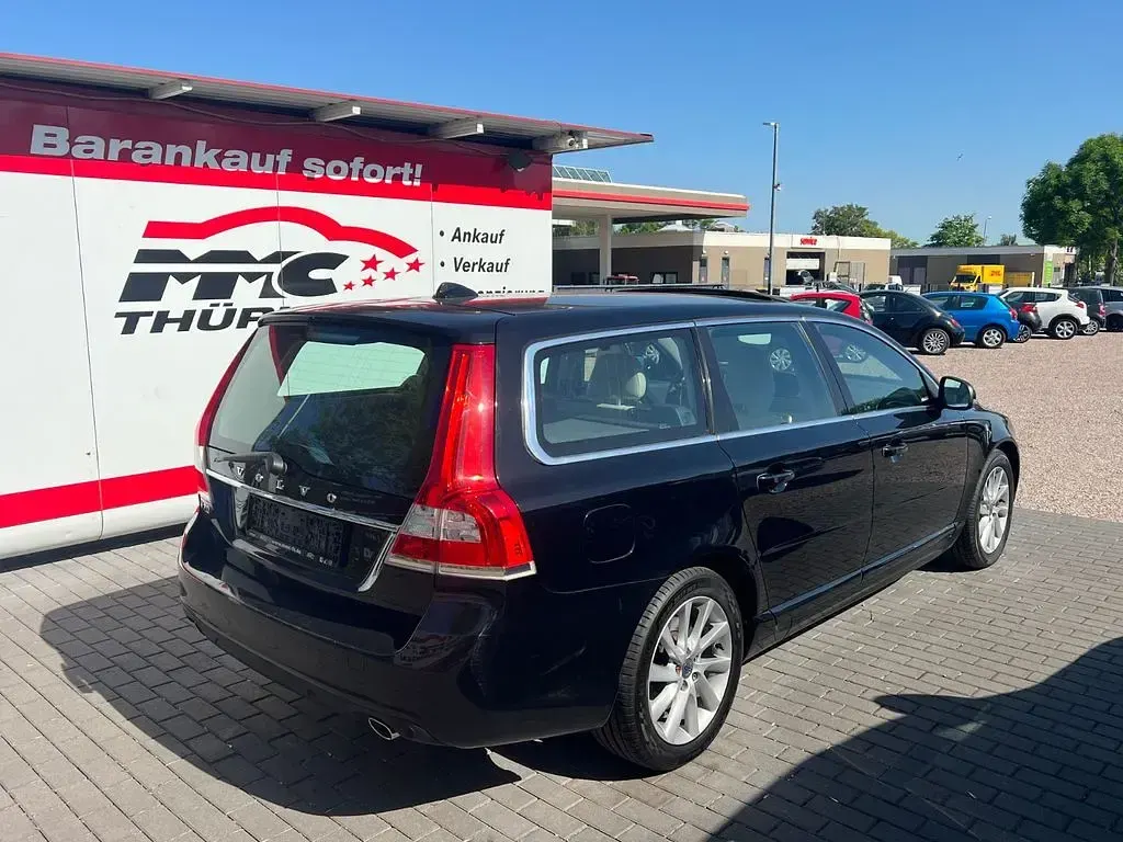 Gebraucht Volvo V70 Momentum 181 PS (133 kW) 2016 Schwarz Kombi