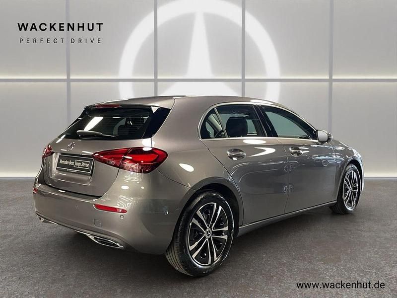Gebraucht Mercedes A180 Advanced 150 PS (110 kW) 2024 Grau Limousine