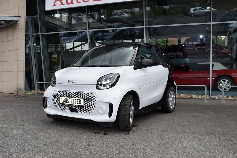 Weiß Gebraucht 2022 Smart ForTwo Electric Drive Coupé | 8.450 € (Superpreis) - Bild 1/4