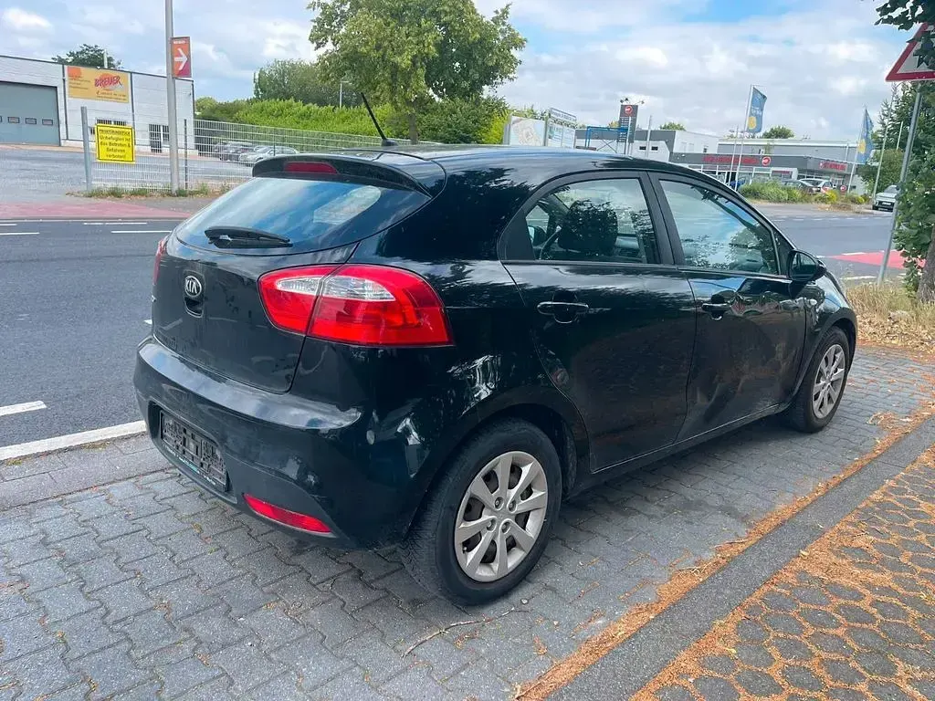 Gebraucht Kia Rio 86 PS (63 kW) 2014 Limousine