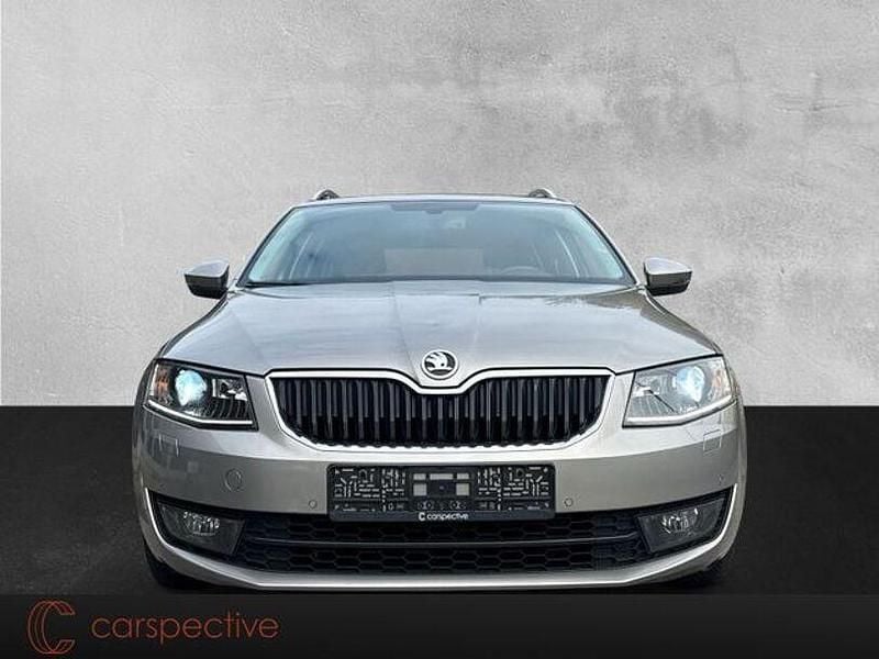 Gebraucht Skoda Octavia Elegance 140 PS (102 kW) 2015 Beige Kleinwagen