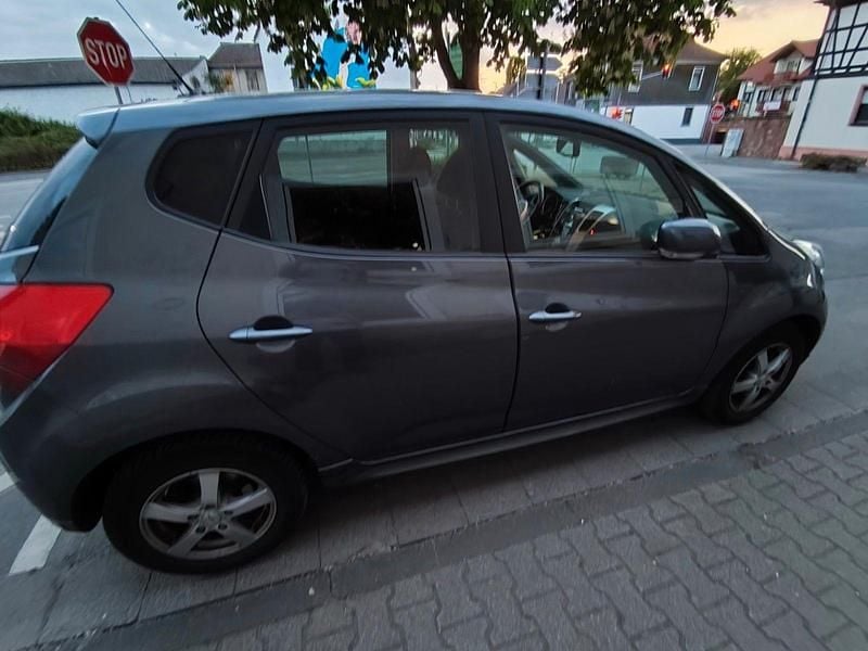 Gebraucht Kia Venga 90 PS (66 kW) 2012 Grau Kleinwagen