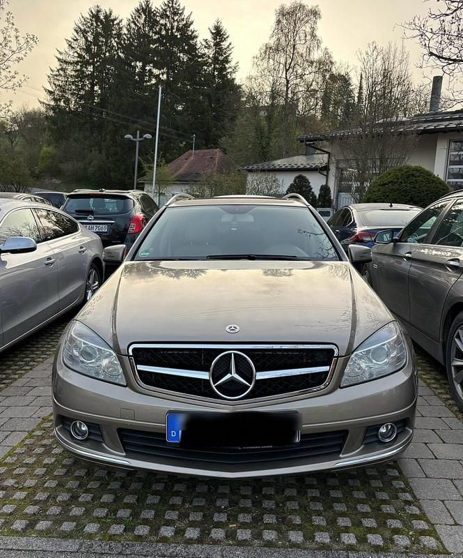 Beige Gebraucht 2010 Mercedes C200 Kombi | 2.500 € - Bild 1/4