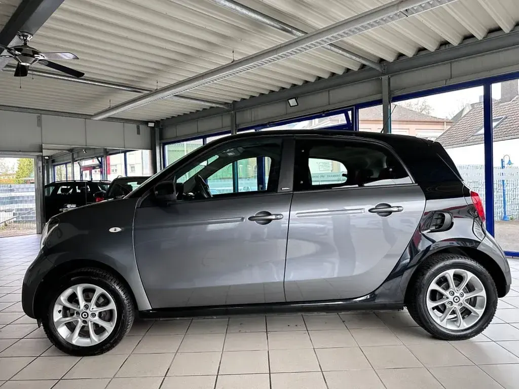 Second-hand Smart ForFour Passion 71 CP (52 kW) 2016 Negru Hatchback