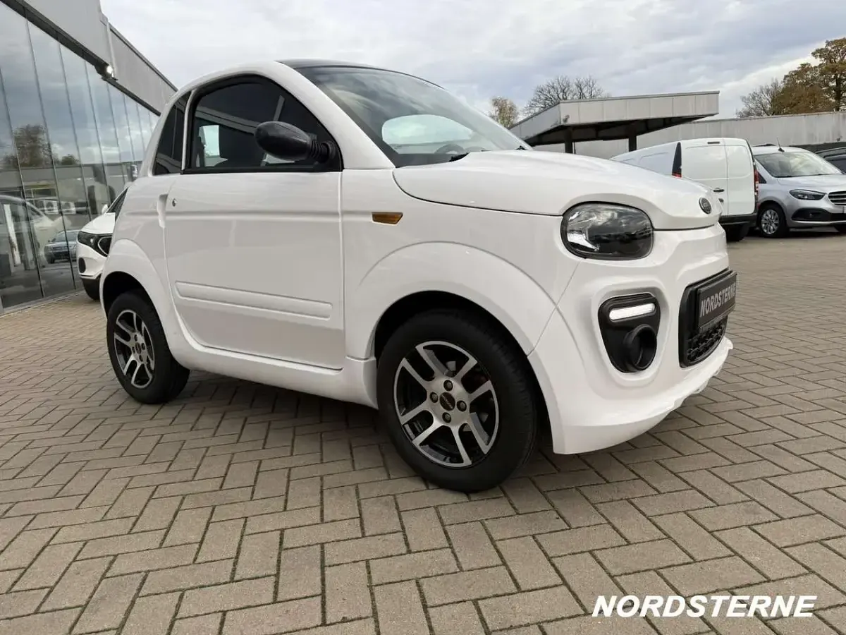 Second-hand Ligier Dué First 2024 Alb Hatchback