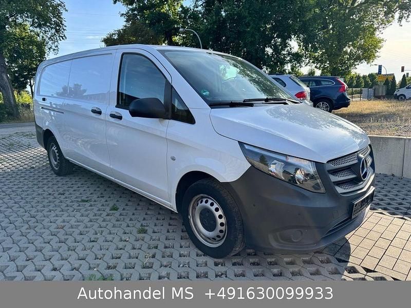 Weiß Gebraucht 2023 Mercedes Vito Van / Kleinbus | 24.500 € (Superpreis) - Bild 1/4