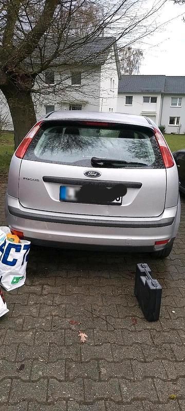 Gebraucht Ford Focus 80 PS (58 kW) 2005 Silber Limousine