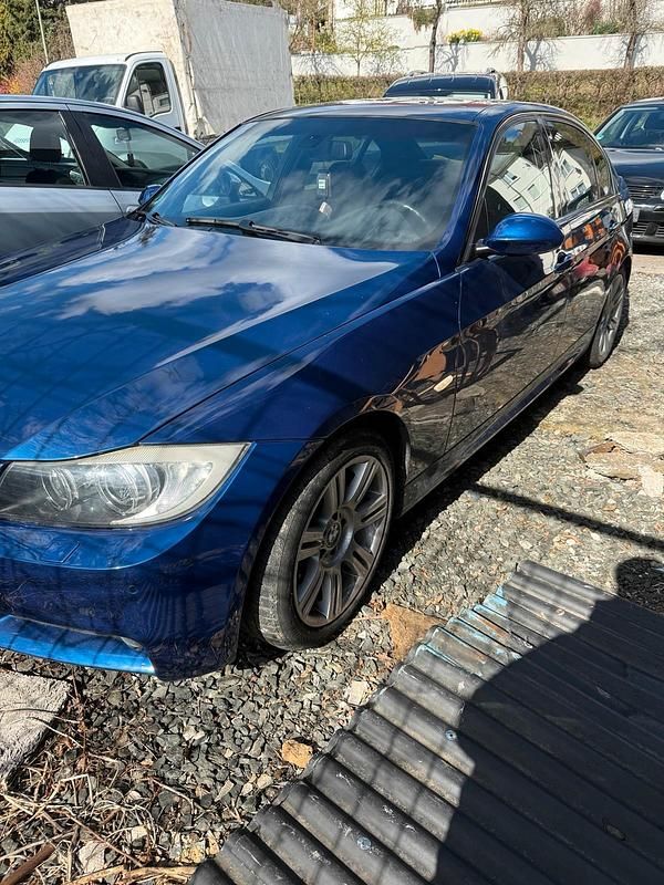 Gebraucht BMW 318 143 PS (105 kW) 2008 Blau Limousine
