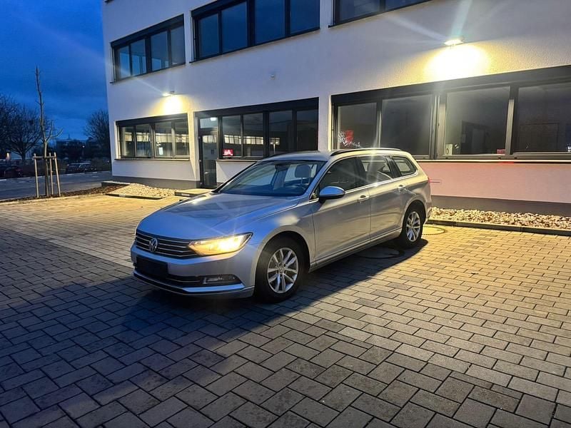 Grau Gebraucht 2018 VW Passat Kombi | 7.900 € (Superpreis) - Bild 1/4