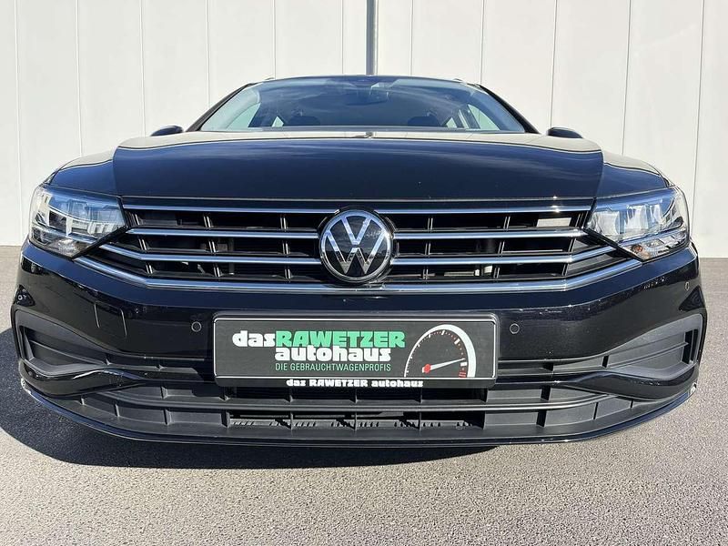 Gebraucht VW Passat R 150 PS (110 kW) 2022 Schwarz Kombi