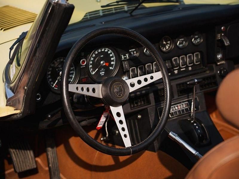 Usata Jaguar E-Type 1975 Giallo Cabrio