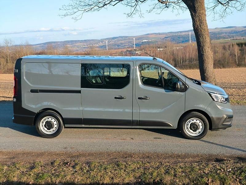 Gebraucht Renault Trafic 150 PS (110 kW) 2024 Grau Van / Kleinbus