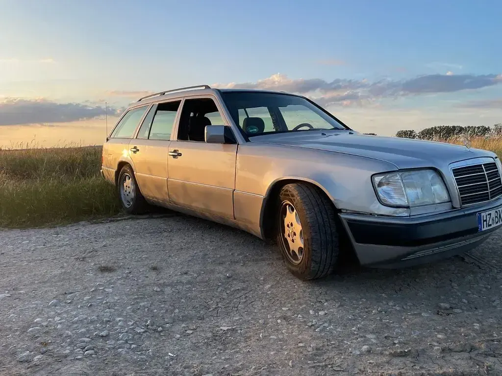 Gebraucht Mercedes E220 150 PS (110 kW) 1994 Silber Kombi