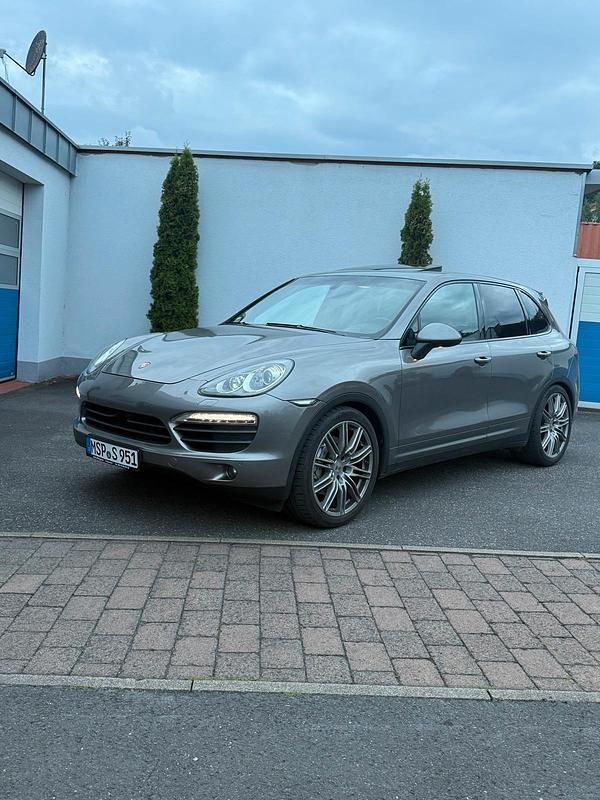 Grau Gebraucht 2011 Porsche Cayenne S SUV | 17.299 € (Etwas zu teuer) - Bild 1/4