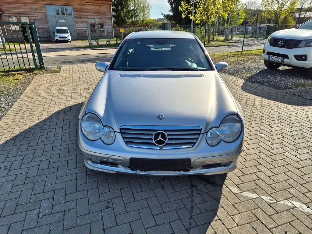 Gebraucht Mercedes C180 143 PS (105 kW) 2003 Silber Coupé