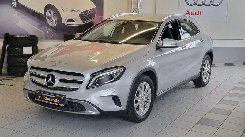 Gebraucht Mercedes GLA200 156 PS (114 kW) 2015 Silber SUV