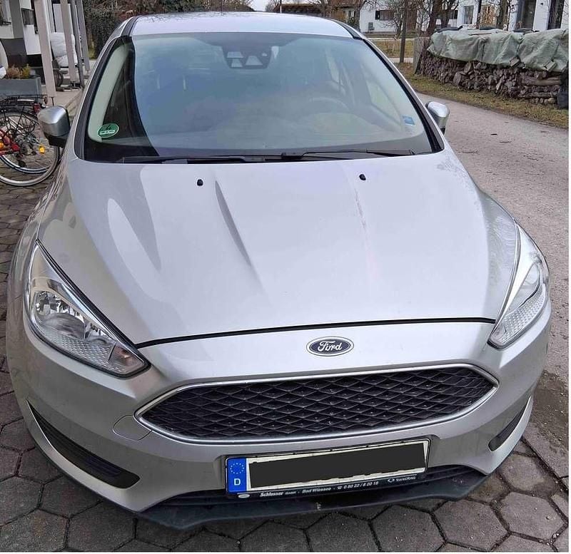 Gebraucht Ford Focus Trend 101 PS (74 kW) 2016 Silber Limousine