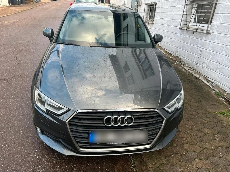 Grau Gebraucht 2017 Audi A3 Limousine | 19.000 € - Bild 1/4