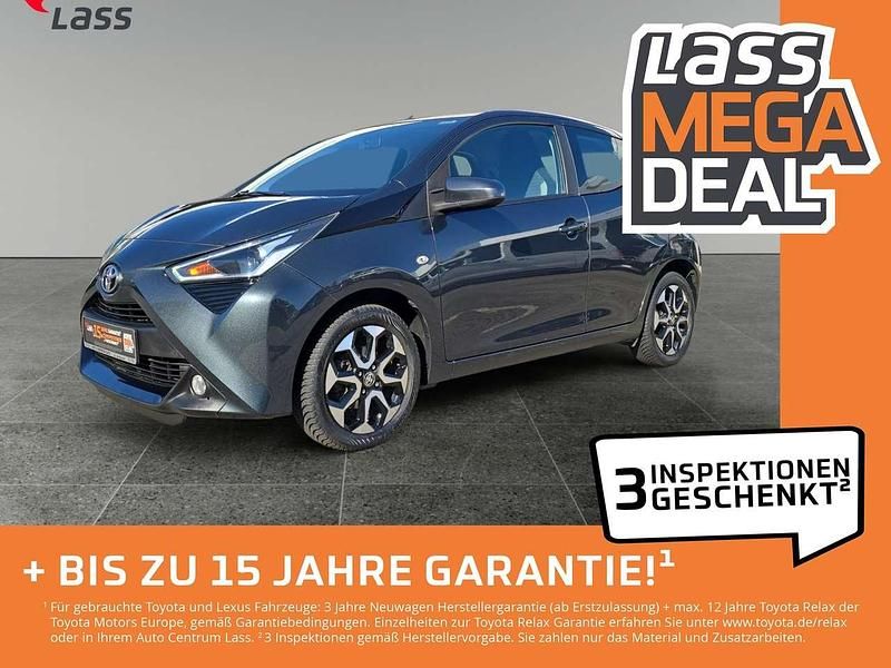Grau Gebraucht 2019 Toyota Aygo X-play Kleinwagen | 12.980 € (Teuer) - Bild 1/4
