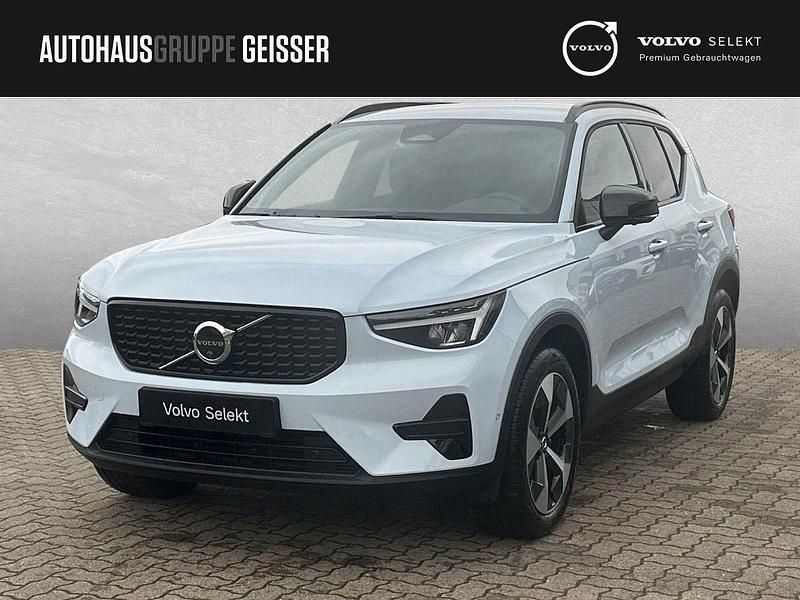 Neu Volvo XC40 Plus 163 PS (119 kW) 2025 Cloud blue SUV