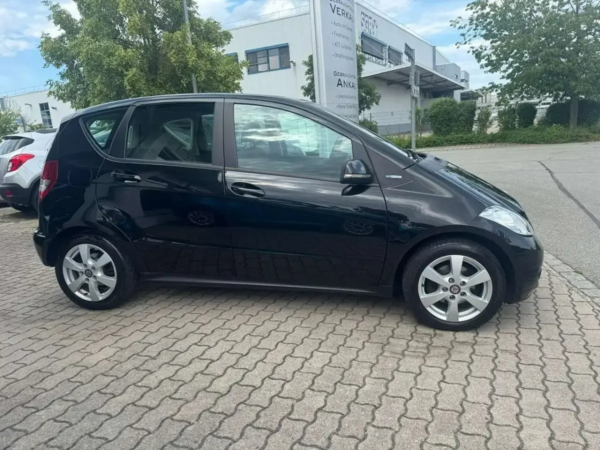 Gebraucht Mercedes A160 95 PS (69 kW) 2009 Kosmosschwarz  metalliclack Kleinwagen