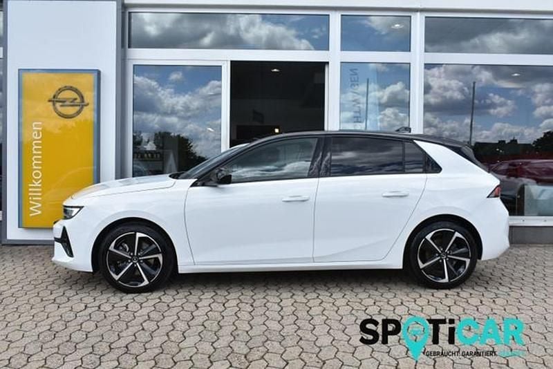 Weiß Gebraucht 2024 Opel Astra Limousine | 24.350 € (Superpreis) - Bild 1/3