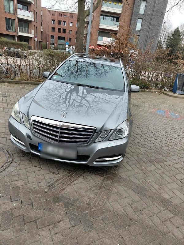 Grau Gebraucht 2010 Mercedes E350 Kombi | 8.999 € (Fairer Preis) - Bild 1/4