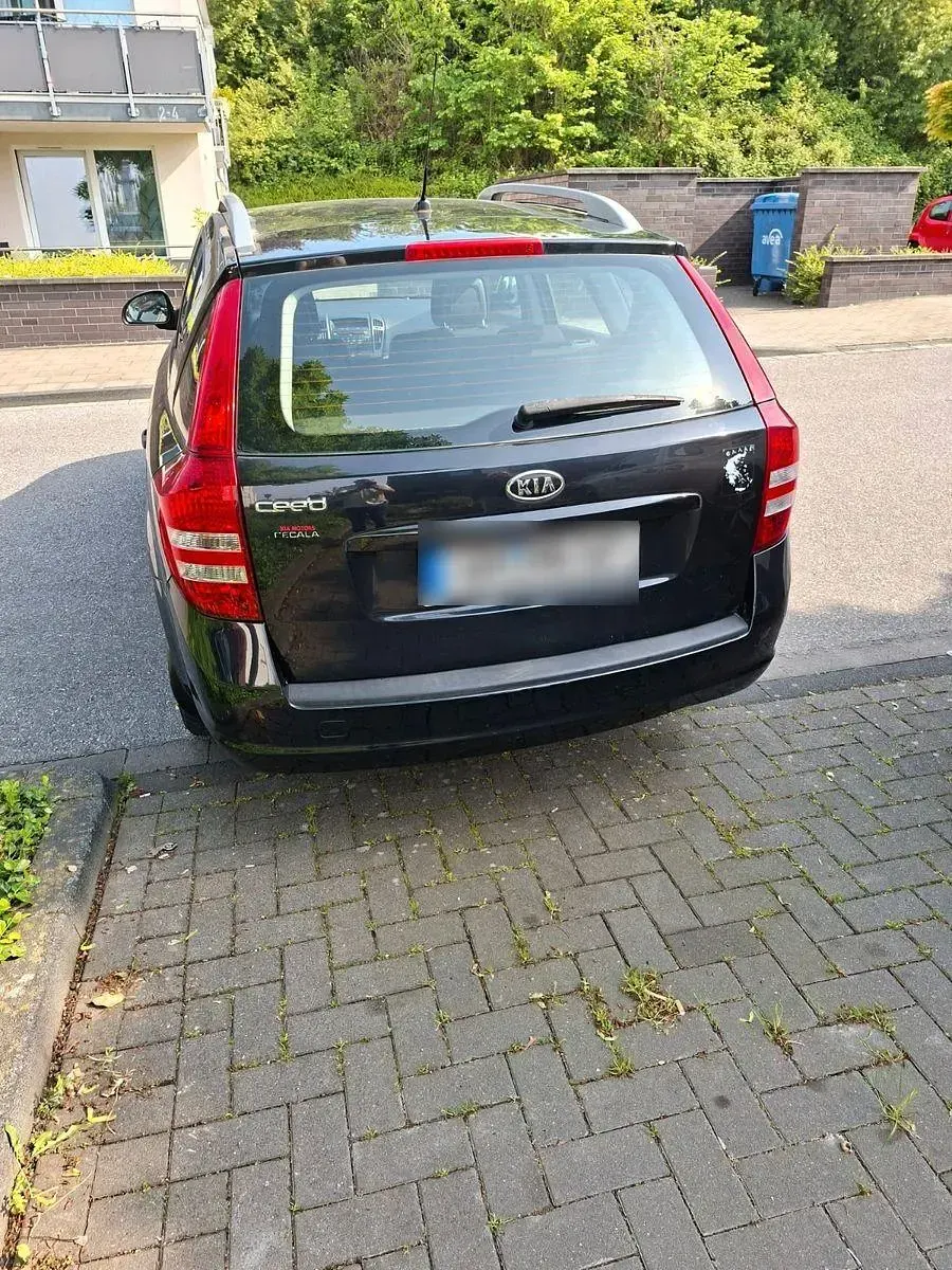 Usado Kia Ceed EX 109 CV (80 kW) 2009 Negro Utilitario