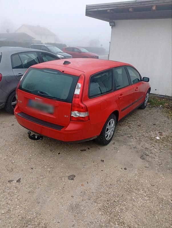 Rot Gebraucht 2006 Volvo V50 Kombi | 3.000 € (Teuer) - Bild 1/4
