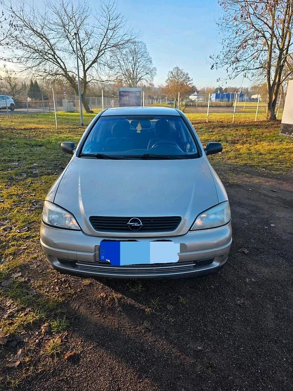 Andere farben Gebraucht 2001 Opel Astra Limousine | 1.250 € (Guter Preis) - Bild 1/4