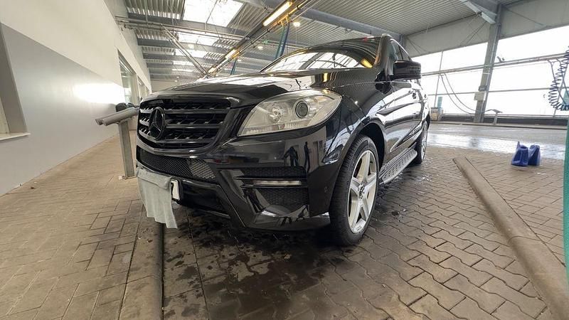 Gebraucht Mercedes ML350 Edition 1 258 PS (189 kW) 2012 Schwarz SUV