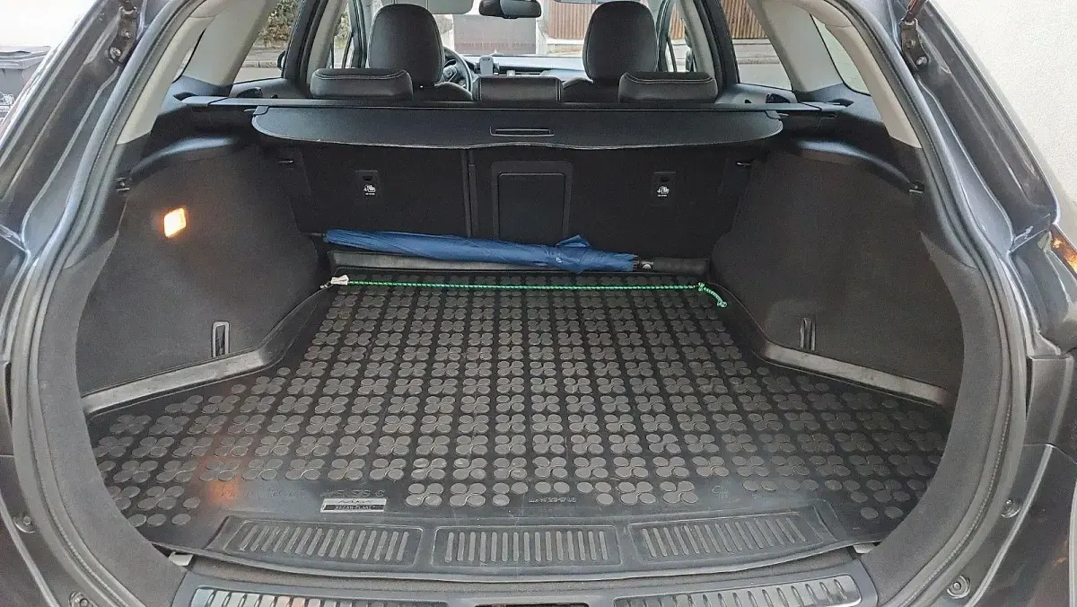 Gebraucht Toyota Avensis Comfort 147 PS (108 kW) 2017 Grau Limousine