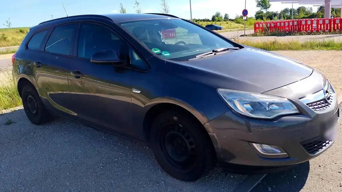 Gebraucht Opel Astra 101 PS (74 kW) 2011 Kombi