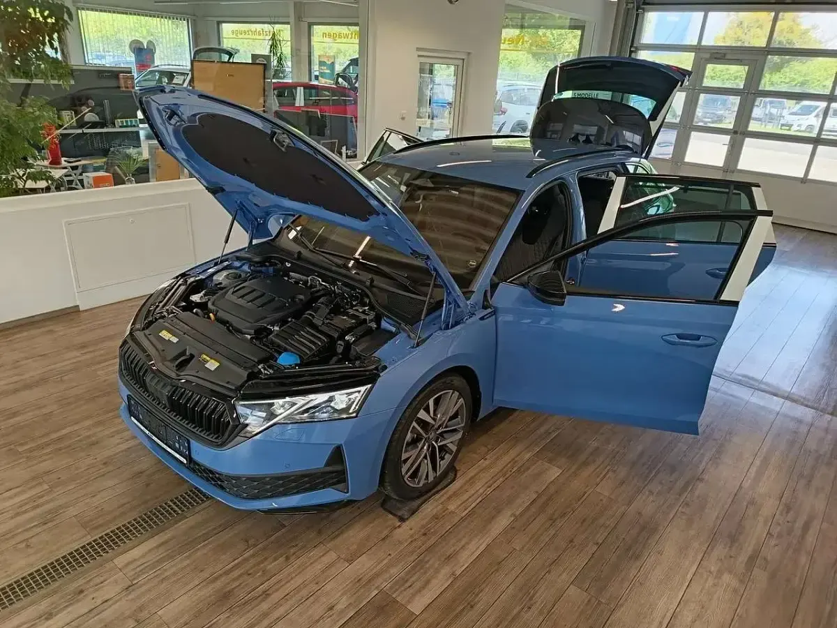 Neu Skoda Octavia SportLine 150 PS (110 kW) 2026 Blau Kombi