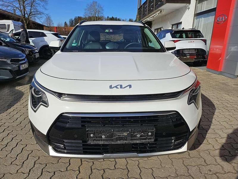 Gebraucht Kia Niro Vision 179 PS (131 kW) 2022 (ud) schneeweiss SUV