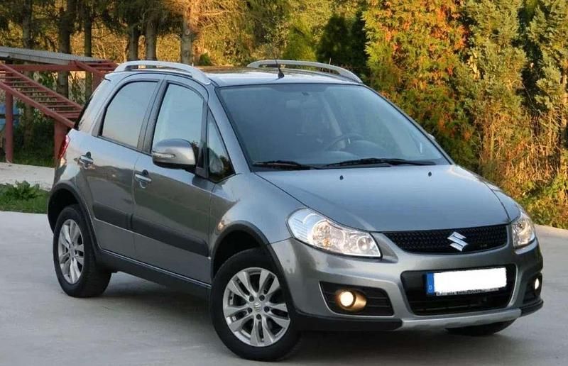 Grau Gebraucht 2013 Suzuki SX4 Style Limousine | 4.699 € (Superpreis) - Bild 1/4