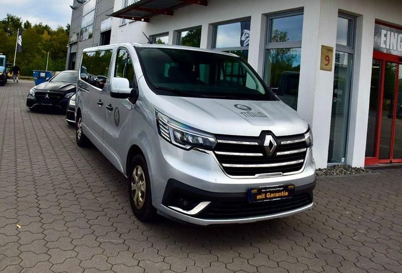 Silber Gebraucht 2022 Renault Trafic Life Van | 25.585 € (Fairer Preis) - Bild 1/4