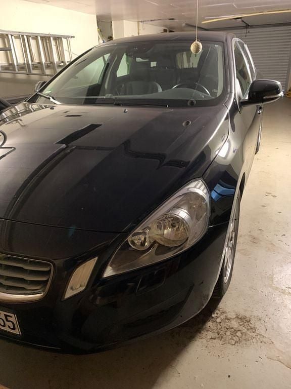 Schwarz Gebraucht 2011 Volvo V60 Kombi | 11.750 € (Teuer) - Bild 1/4