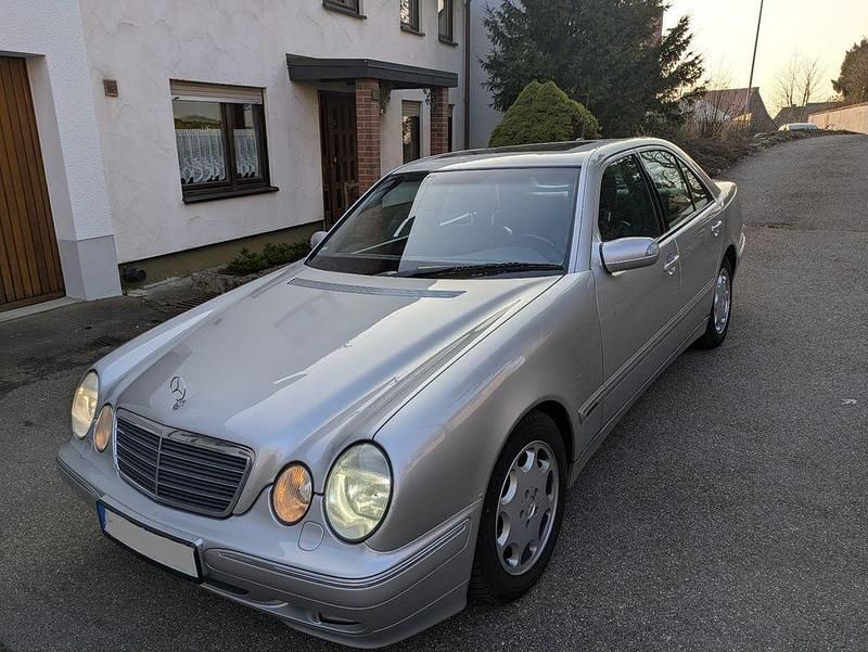 Gebraucht Mercedes E220 Elegance 143 PS (105 kW) 2000 Silber Limousine