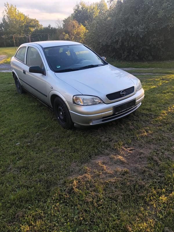 Silber Gebraucht 2001 Opel Astra Limousine | 650 € (Superpreis) - Bild 1/4