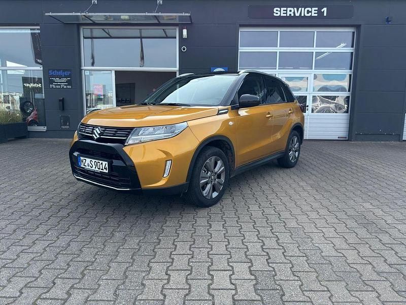 Gelb Gebraucht 2024 Suzuki Vitara Comfort+ SUV | 29.300 € (Teuer) - Bild 1/4